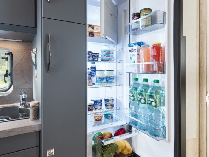 2027 WW De Luxe 545 KMF innen Kuehlschrank Global offen h BEAR PRESSE