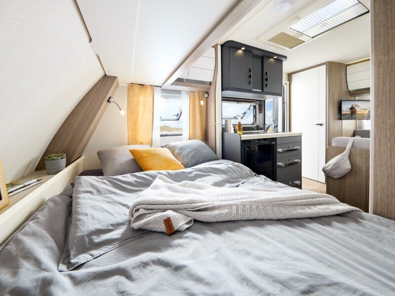 2027 WW Ontour 390 SF innen F Bett quer q BEAR PRESSE