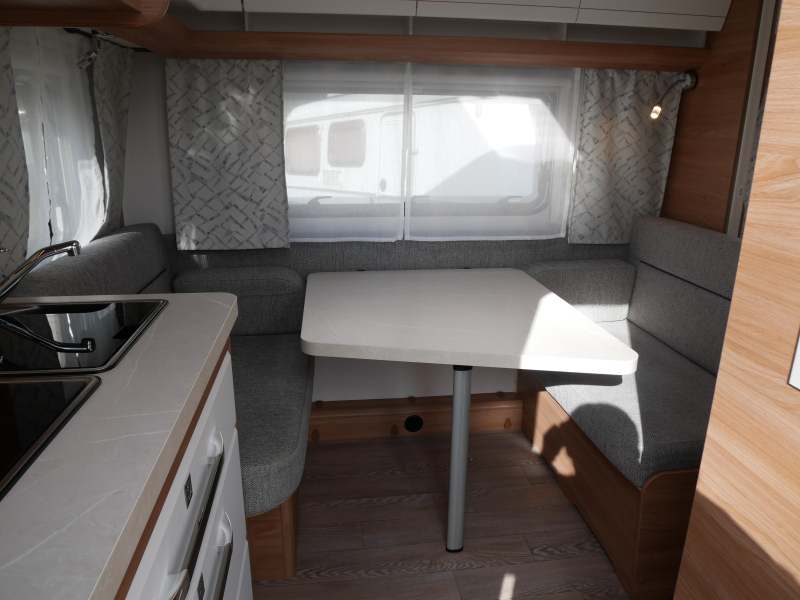 Hobby De Luxe 400 SFE image