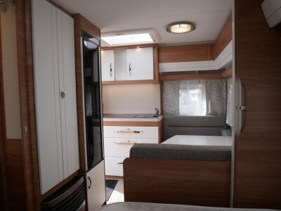 Hobby De Luxe 400 SFE image