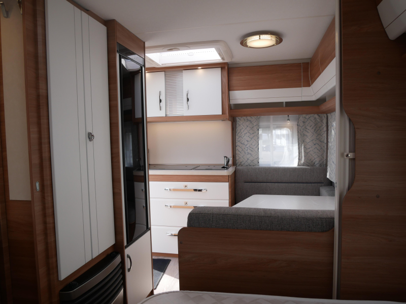 Hobby De Luxe 400 SFE image