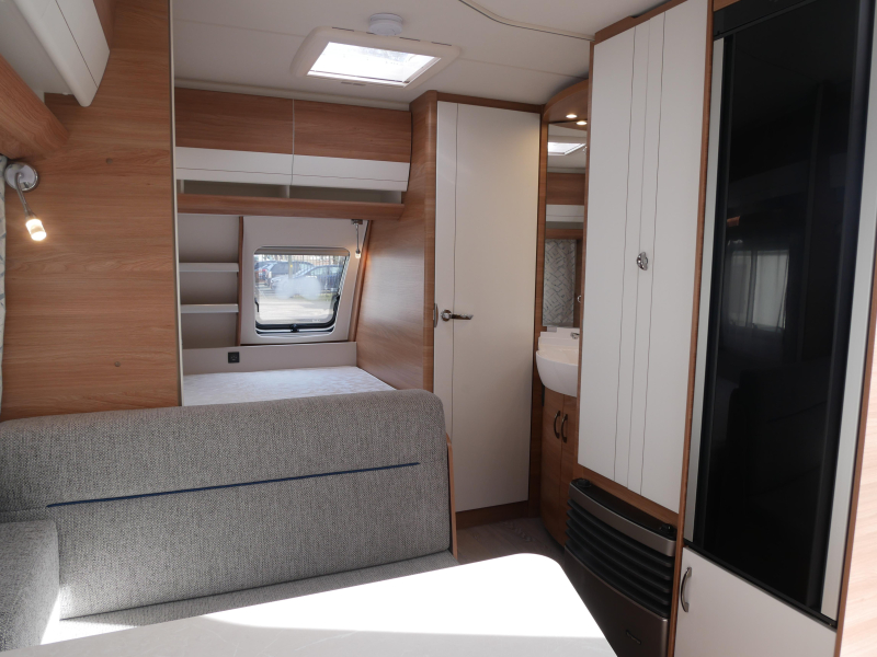 Hobby De Luxe 400 SFE image