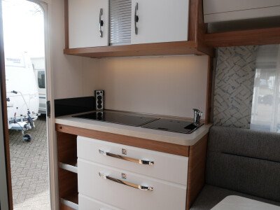 Hobby De Luxe 400 SFE image