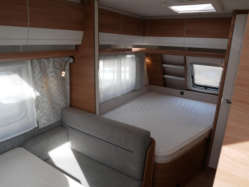 Hobby De Luxe 400 SFE image