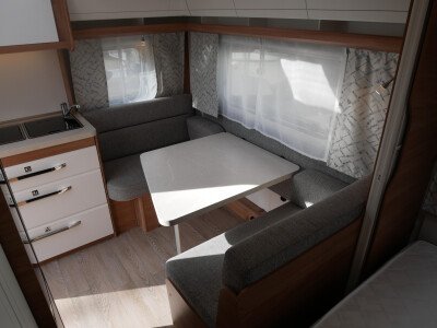 Hobby De Luxe 400 SFE image