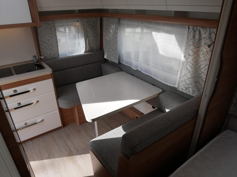 Hobby De Luxe 400 SFE image