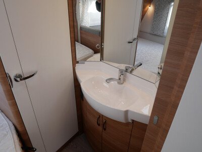 Hobby De Luxe 400 SFE image