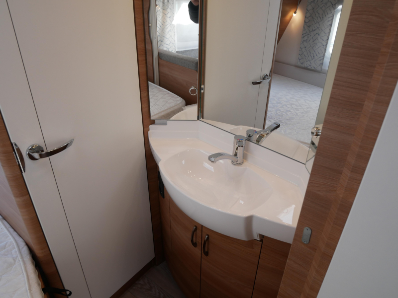 Hobby De Luxe 400 SFE image