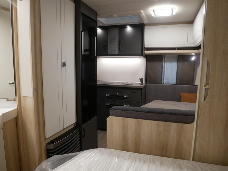 Hobby De Luxe 400 SFE image