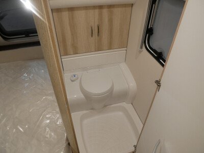 Hobby De Luxe 400 SFE image