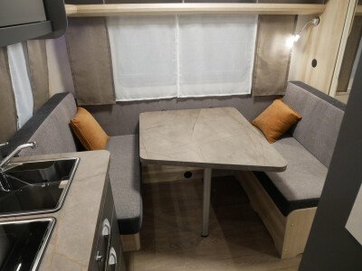 Hobby De Luxe 400 SFE image