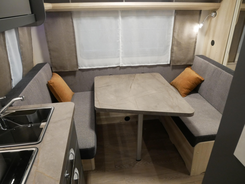 Hobby De Luxe 400 SFE image