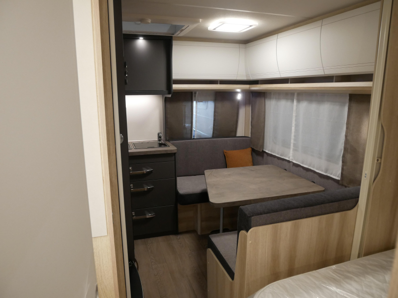 Hobby De Luxe 400 SFE image