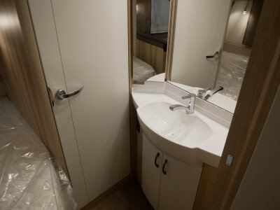Hobby De Luxe 400 SFE image