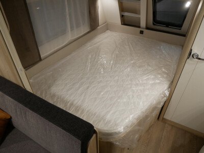Hobby De Luxe 400 SFE image