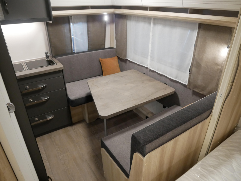 Hobby De Luxe 400 SFE image
