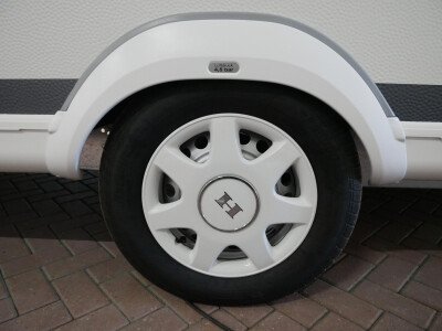 Hobby De Luxe 400 SFE image