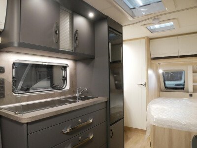 Hobby De Luxe 460 UFE image