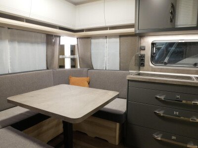 Hobby De Luxe 460 UFE image
