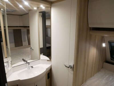 Hobby De Luxe 460 UFE image
