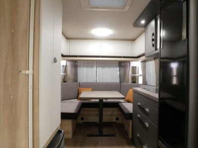 Hobby De Luxe 460 UFE image