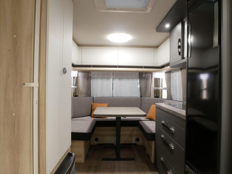 Hobby De Luxe 460 UFE image