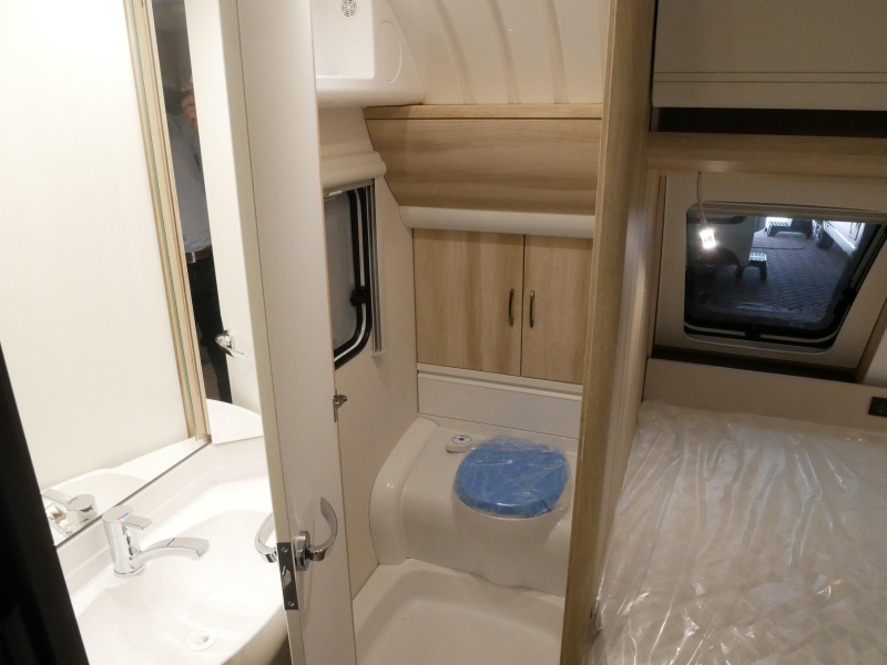 Hobby De Luxe 460 UFE image