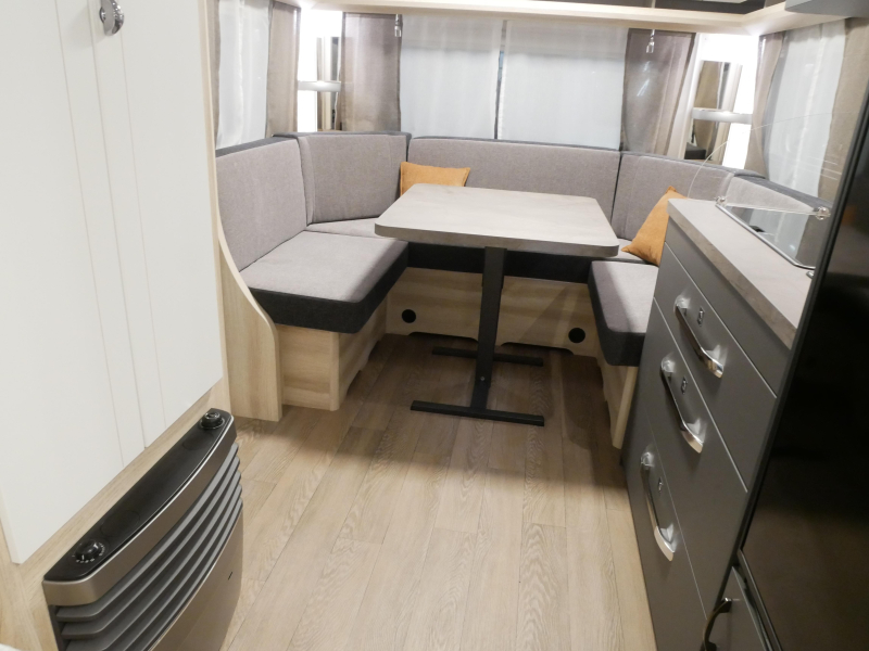 Hobby De Luxe 460 UFE image