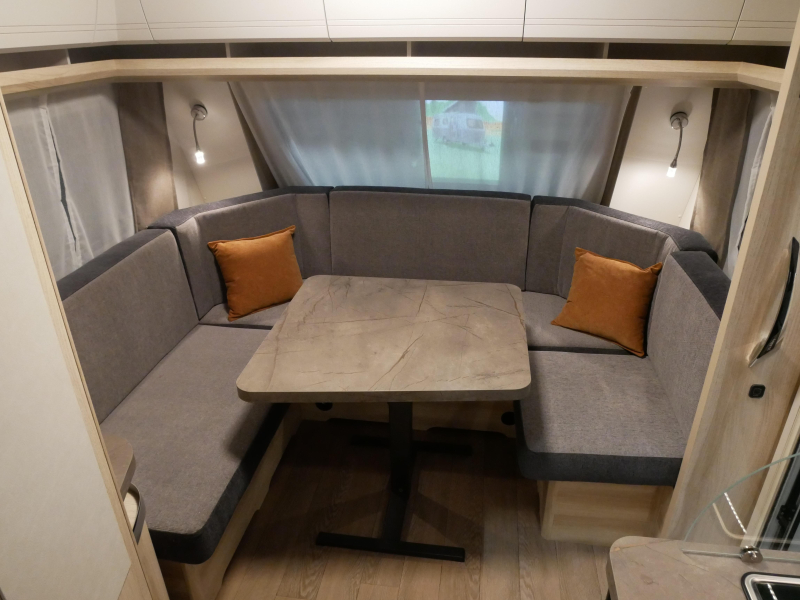 Hobby De Luxe 460 LU image