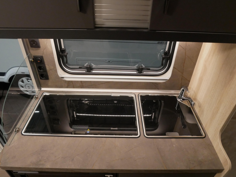 Hobby De Luxe 460 LU image