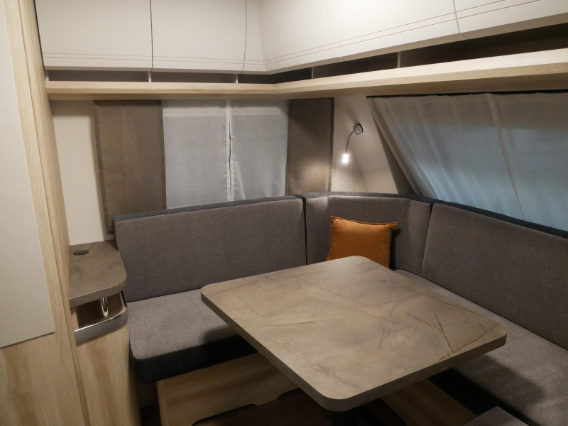 Hobby De Luxe 460 LU image