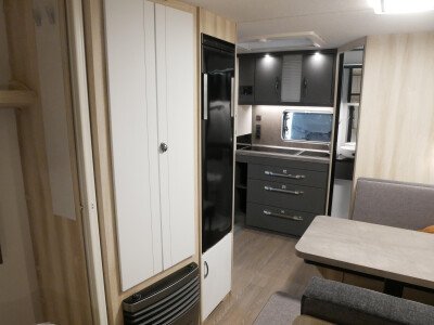 Hobby De Luxe 460 SFF image