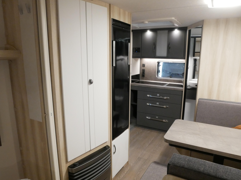 Hobby De Luxe 460 SFF image