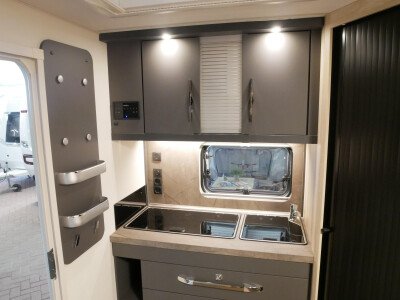 Hobby De Luxe 460 SFF image