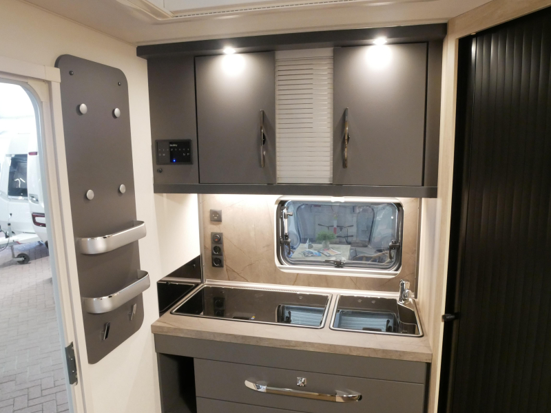 Hobby De Luxe 460 SFF image