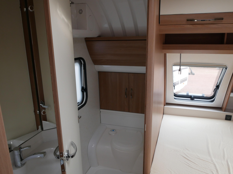 Hobby De Luxe 460 UFE image