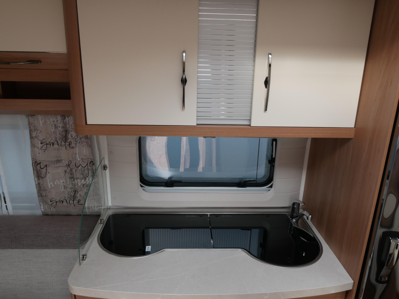 Hobby De Luxe 460 UFE image