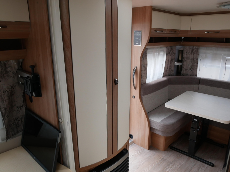 Hobby De Luxe 460 UFE image