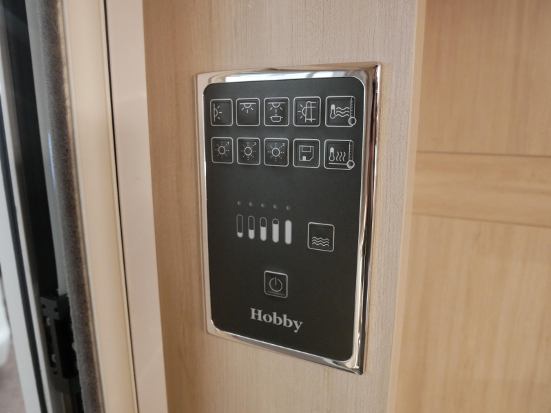 Hobby De Luxe Edition 560 KMFE image